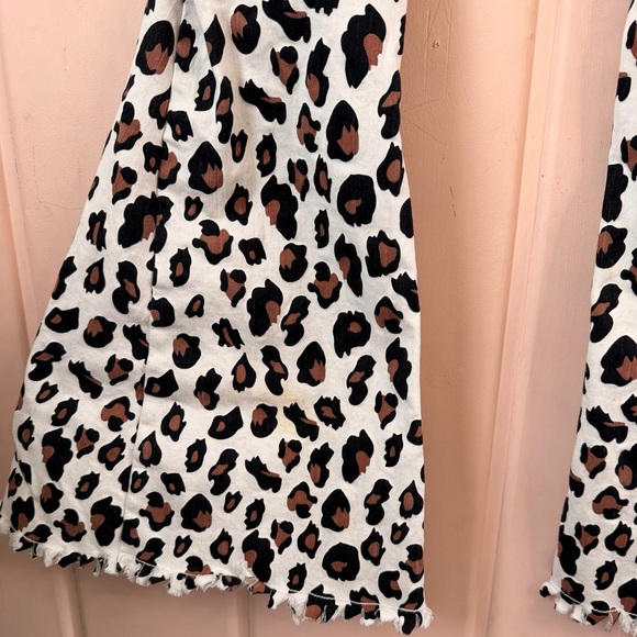 Lil Bees Bohemian White Leopard Print Flare bell bottom Jeans Sz medium - Picture 4 of 6